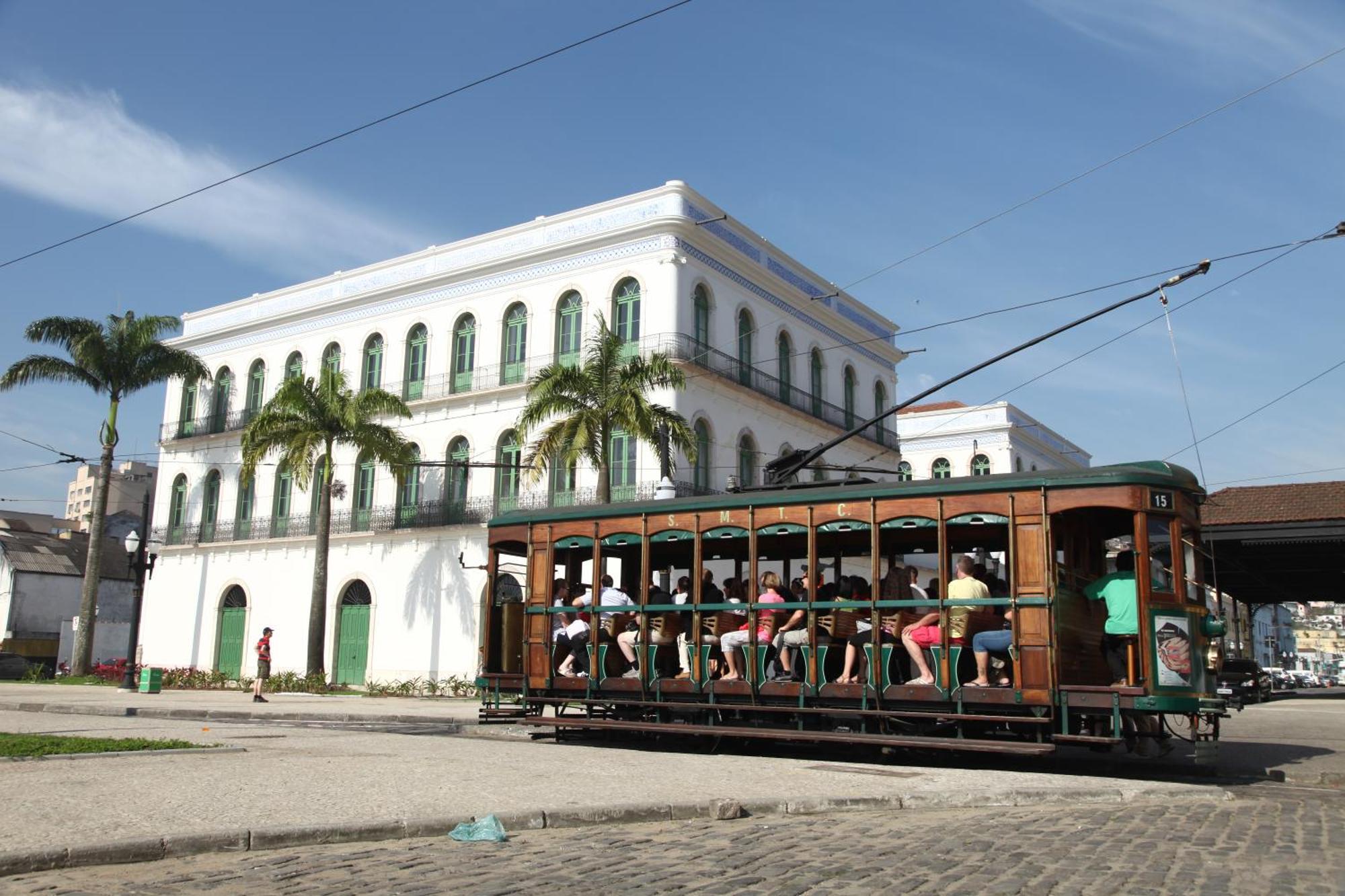 Em Na Ponta Da *